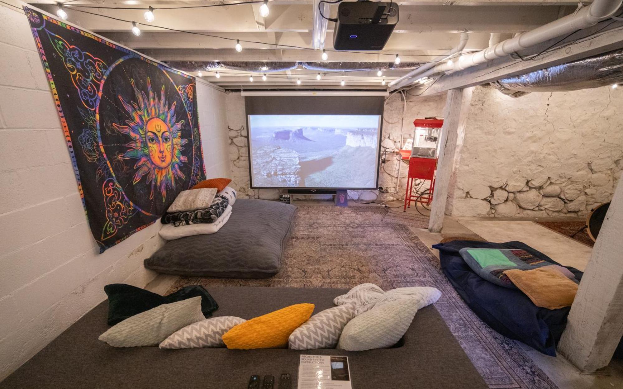 Reno'S Biggest Little House - Cozy Home Theatre 외부 사진