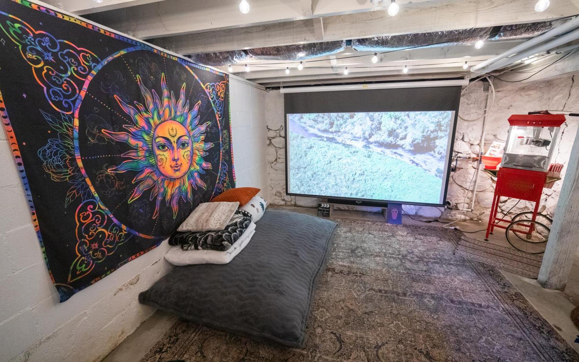 Reno'S Biggest Little House - Cozy Home Theatre 외부 사진
